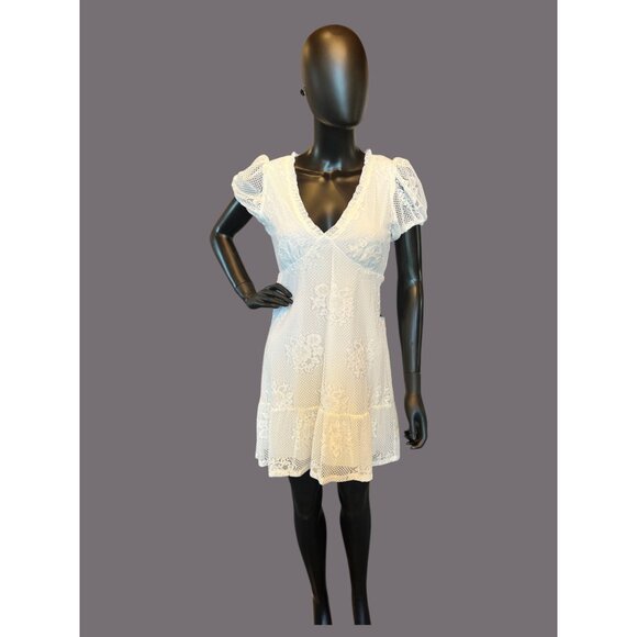 Speechless Dresses & Skirts - White Stretch Lace V-Neck Cap Short Sleeve Dress - NWT - Speechless
